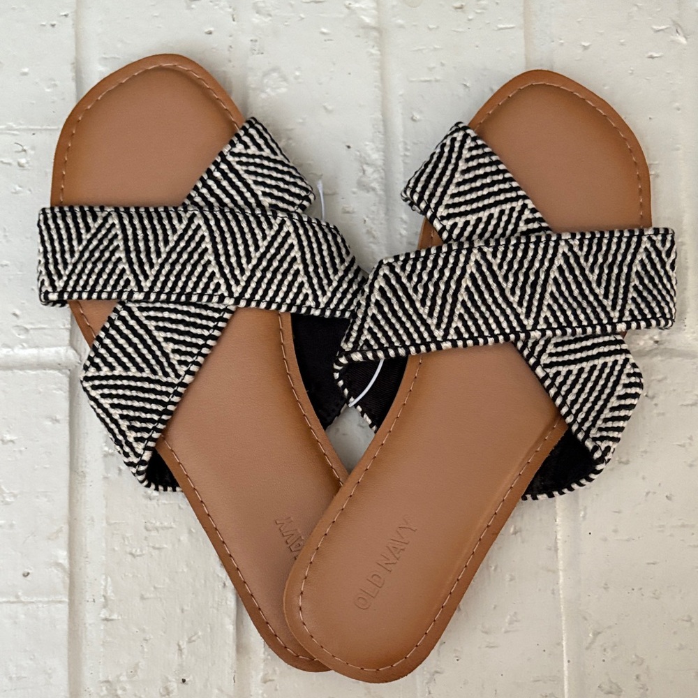 Old Navy Geometric Black and White Sandals